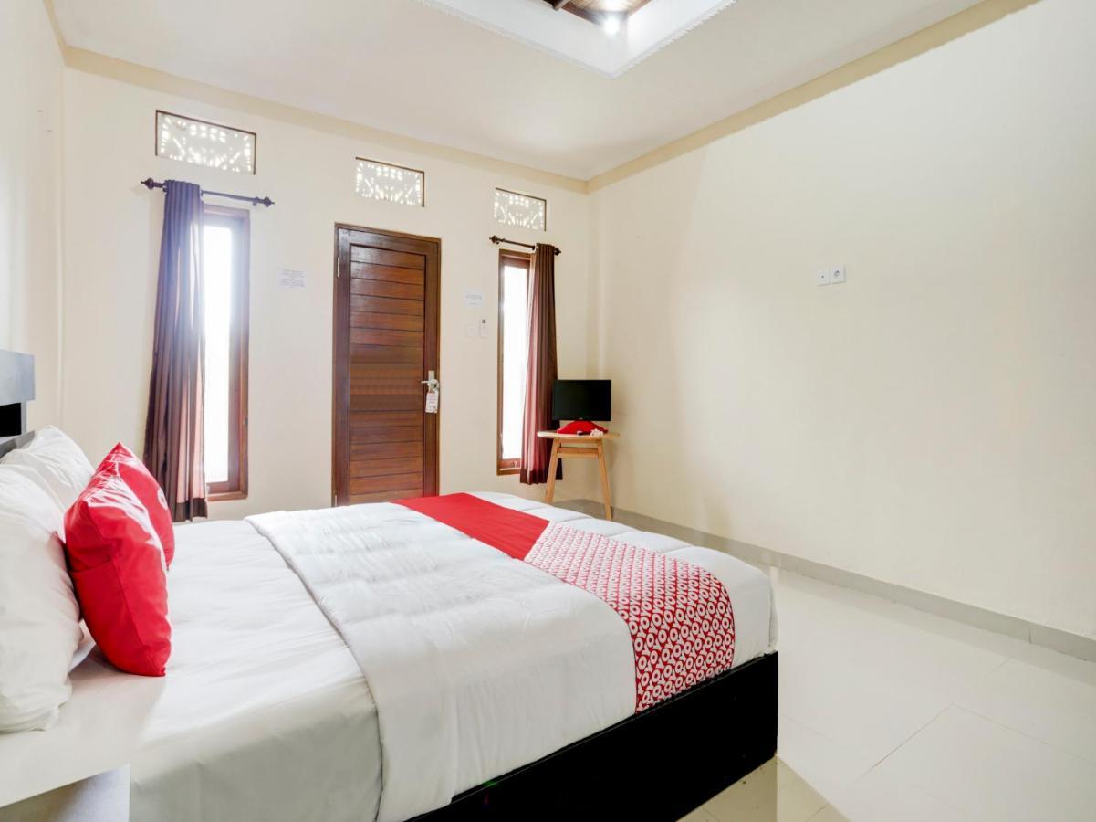 Oyo 90711 Blembong Homestay Джимбаран Екстер'єр фото